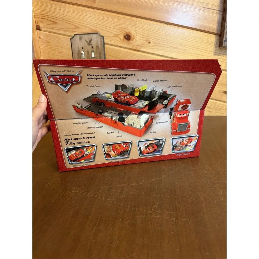 New Sealed RARE Disney Pixar Cars MACK TRUCK PLAYSET RUST-EZE Semi 2005 Diecast